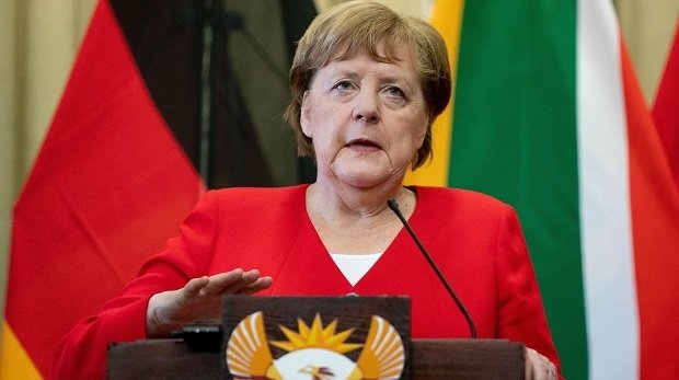 Bundeskanzlerin Angela Merkel (CDU) spricht auf einer Pressekonferenz mit dem Präsidenten von Südafrika zu den Medienvertretern.