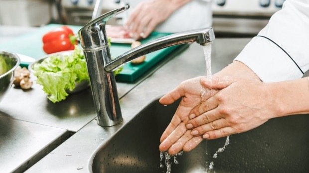Hygiene in der Restaurantküche wird in Berlin öffentlich bekannt