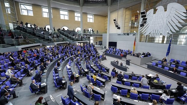 Symbolbild Plenarsaal einer Sitzung des Deutschen Bundestag in Berlin, 25.08.2021