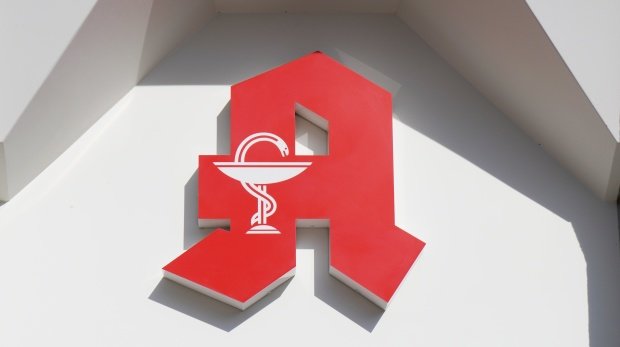 Apotheke mit rotem A Logo (Symbolbild)
