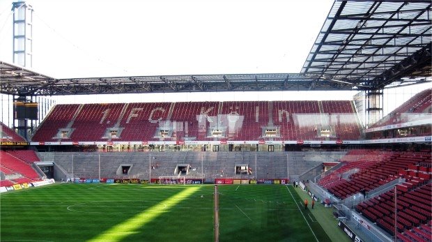 RheinEnergieStadion des 1. FC Köln (Bild von 2007)