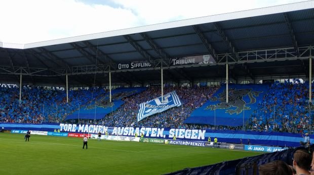 Osttribüne im Carl-Benz-Stadion des SV Waldhof Mannheim 07 am 29. Mai 2016 gegen die Sportfreunde Lotte