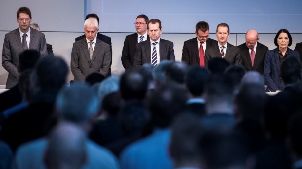 VW-Vorstandsmitglieder auf der Betriebsversammlung im März 2016