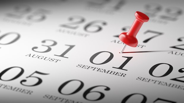 Kalender mit rotem Pin auf dem 1. September