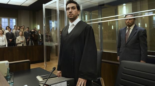 Rechtsanwalt Caspar Leinen (Elyas M'Barek) im Gerichtssaal
