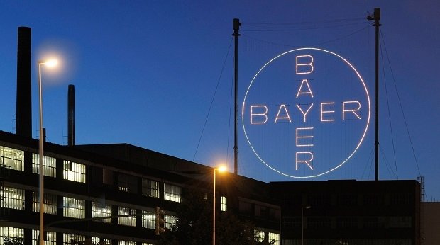 Das Bayer-Kreuz bei Nacht