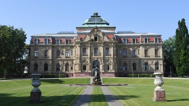 Aussenaufnahme des Palais am Bundesgerichtshof (BGH) in Karlsruhe (Baden-Württemberg), aufgenommen am 22.06.2017
