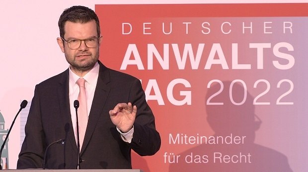 Bundesjustizminister Marc Buschmann auf dem DAT 2022