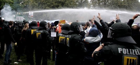 Wasserwerfereinsatz gegen "Stuttgart 21"-Demonstranten (30.09.10)