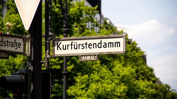 Straßenschild "Kurfürstendamm"
