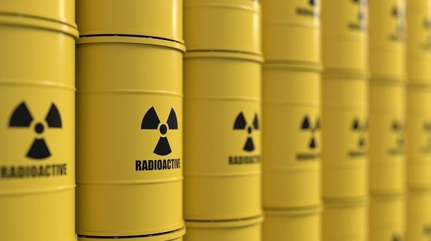 Radioaktiver Abfall in gelben Behältern.
