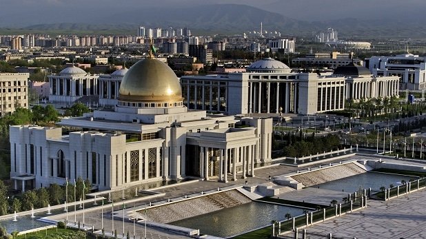 Präsidentenpalast in der turkmenischen Hauptstadt Ashkhabad