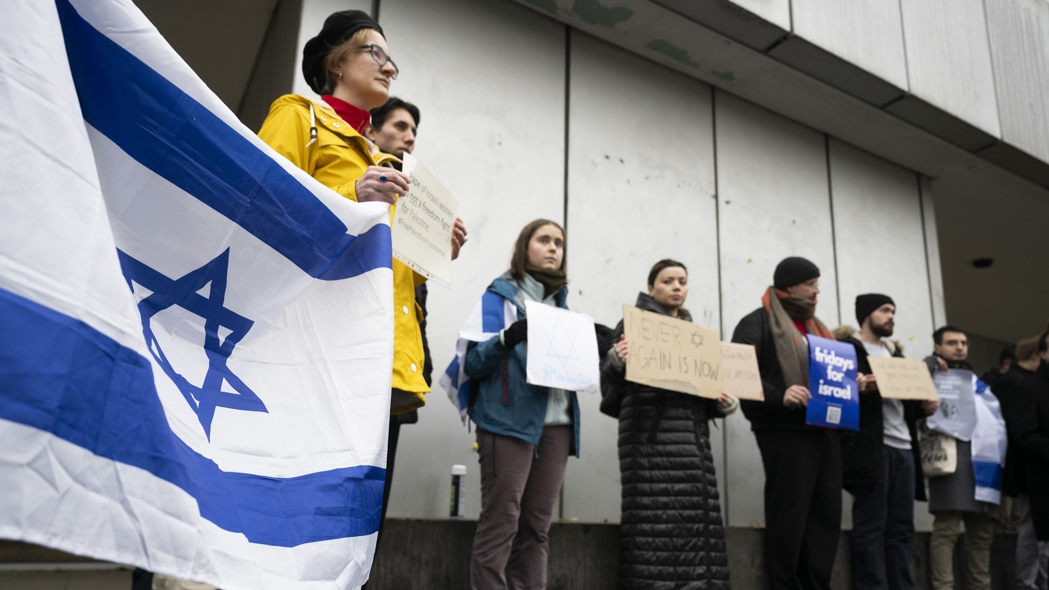 Demonstration von 'Fridays for Israel' vor der Freien Universität Berlin