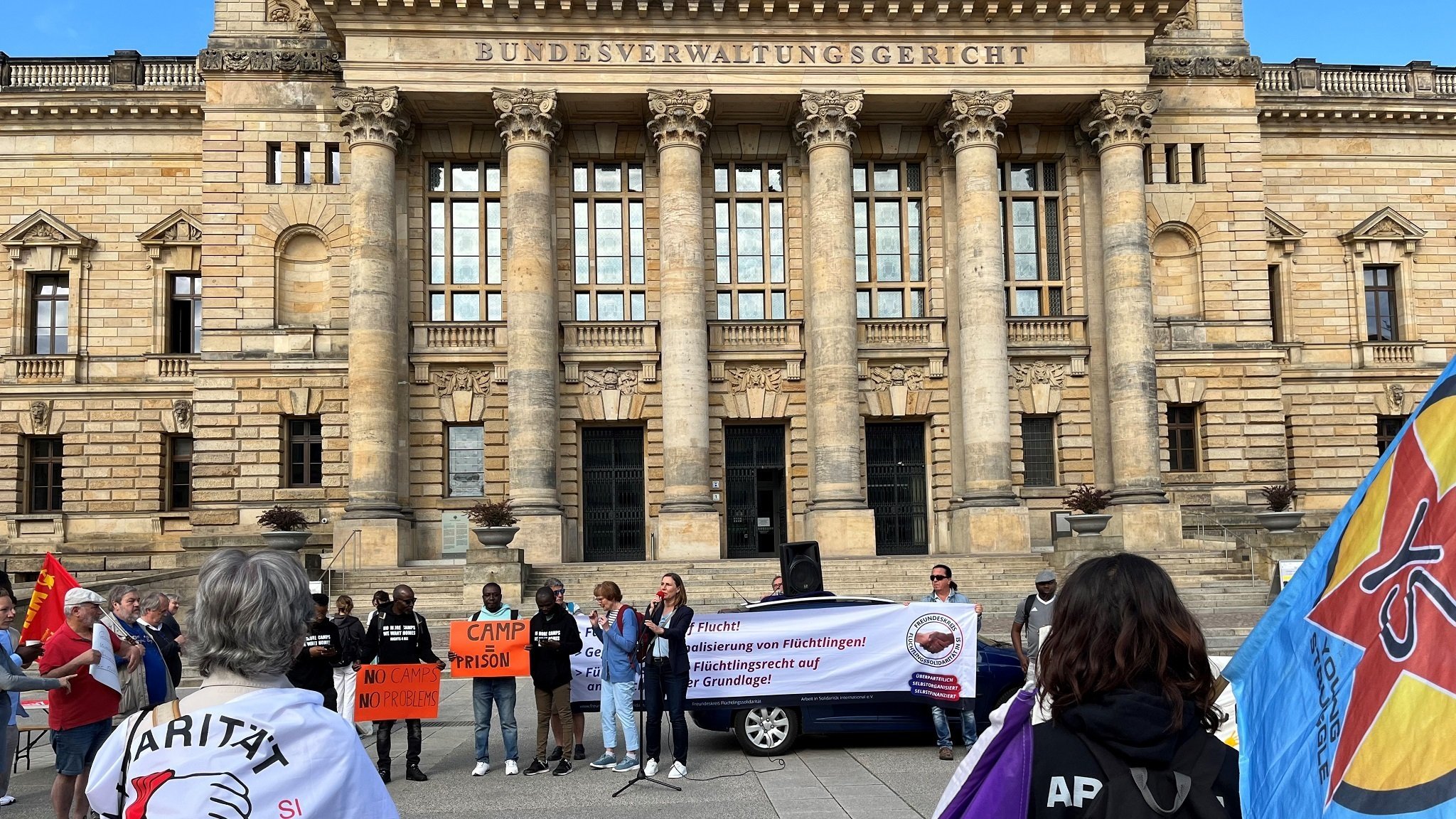 Kundgebung vor dem BVerwG - Thema: Schutz von Zimmer in Flüchtlingsunterkünften
