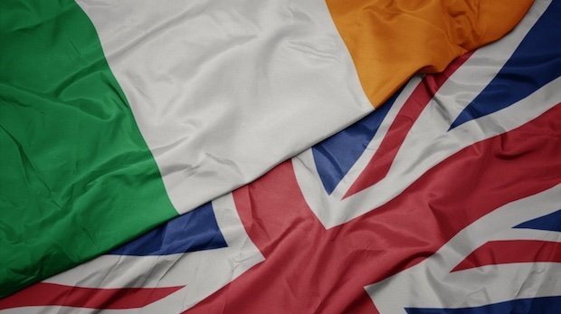 Flaggen von Irland und Großbritannien
