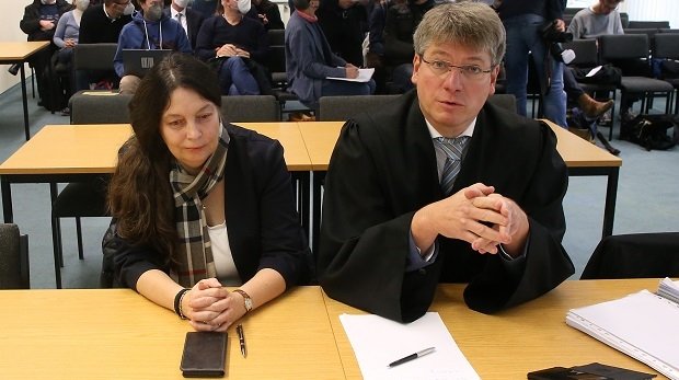 Birgit Malsack-Winkemann und ihr Anwalt Jochen Lober bei der Verhandlung vor dem VG Berlin im Oktober