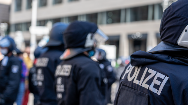 PolizeiVerfahren gegen knapp 40 Berliner Polizisten