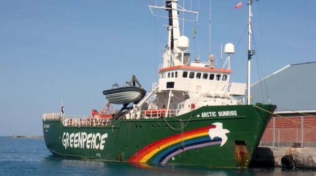 "MV Arctic Sunrise docked in Nassau" von DCwom