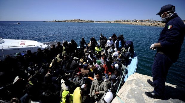 Flüchtlinge im Hafen von Lampedusa, 2011