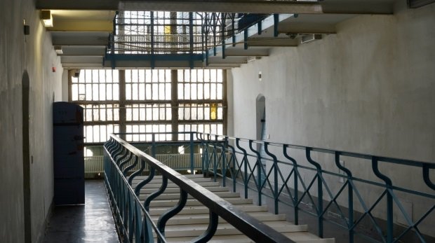 Gefängniskorridor in deutscher JVA
