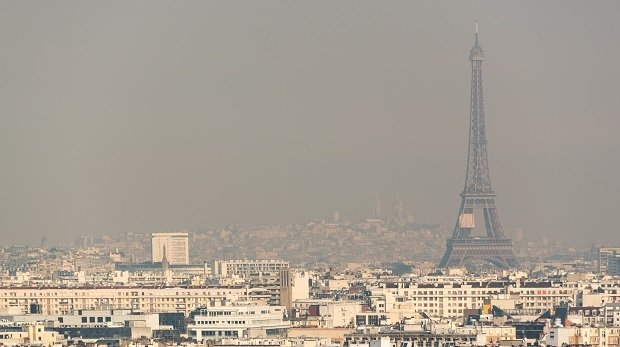 Paris mit verschmutzer Luft