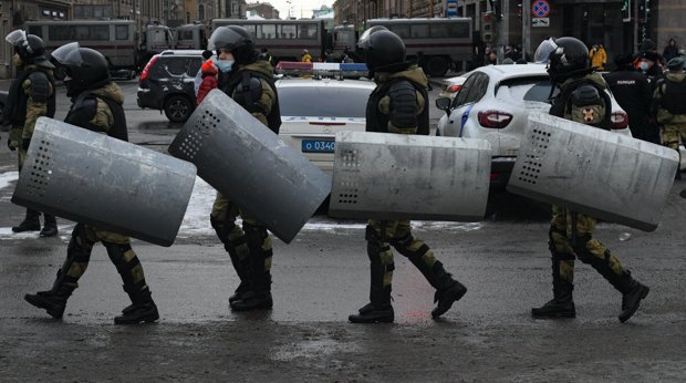 Polizisten bei den Nawalny Protesten in Russland