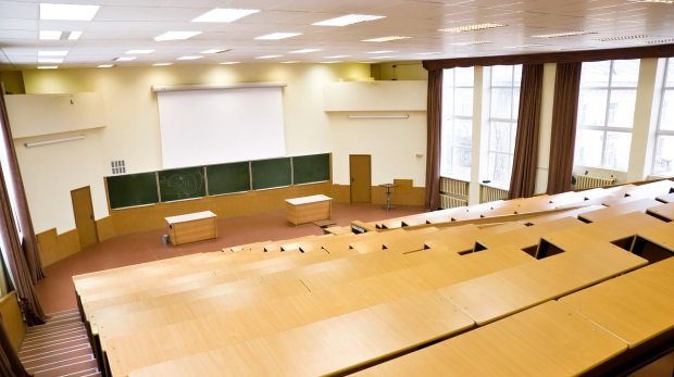 Ein leerer Hörsaal: Wer bekommt einen Platz?
