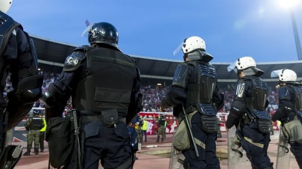 Polizei bei einem Fußballspiel