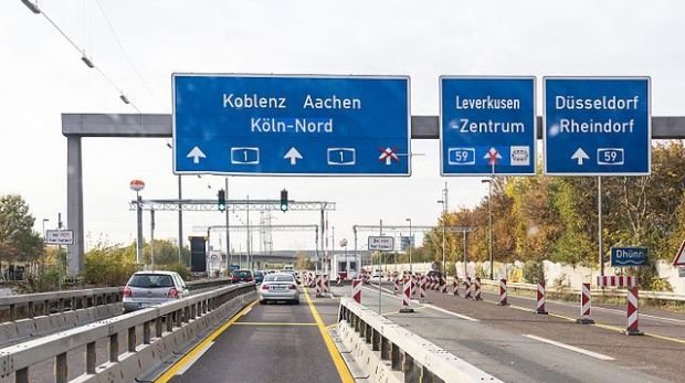 Rheinbrücke Leverkusen - Sperranlagen A1 zur 3,5 t-Gewichtsbeschränkung - auf Leverkusener Seite mit Fahrrichtung Köln