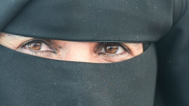 Frau im Niqab