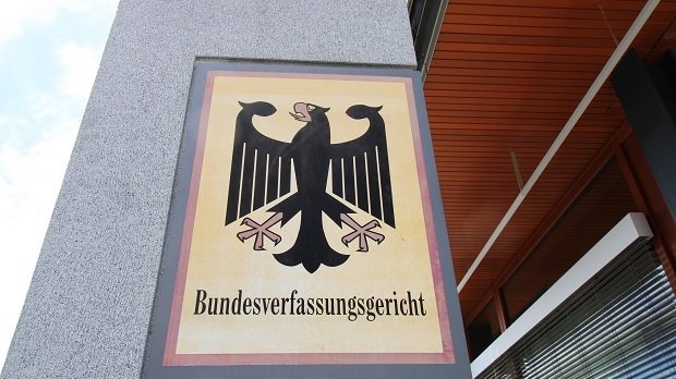 Ein Schild am BVerfG.