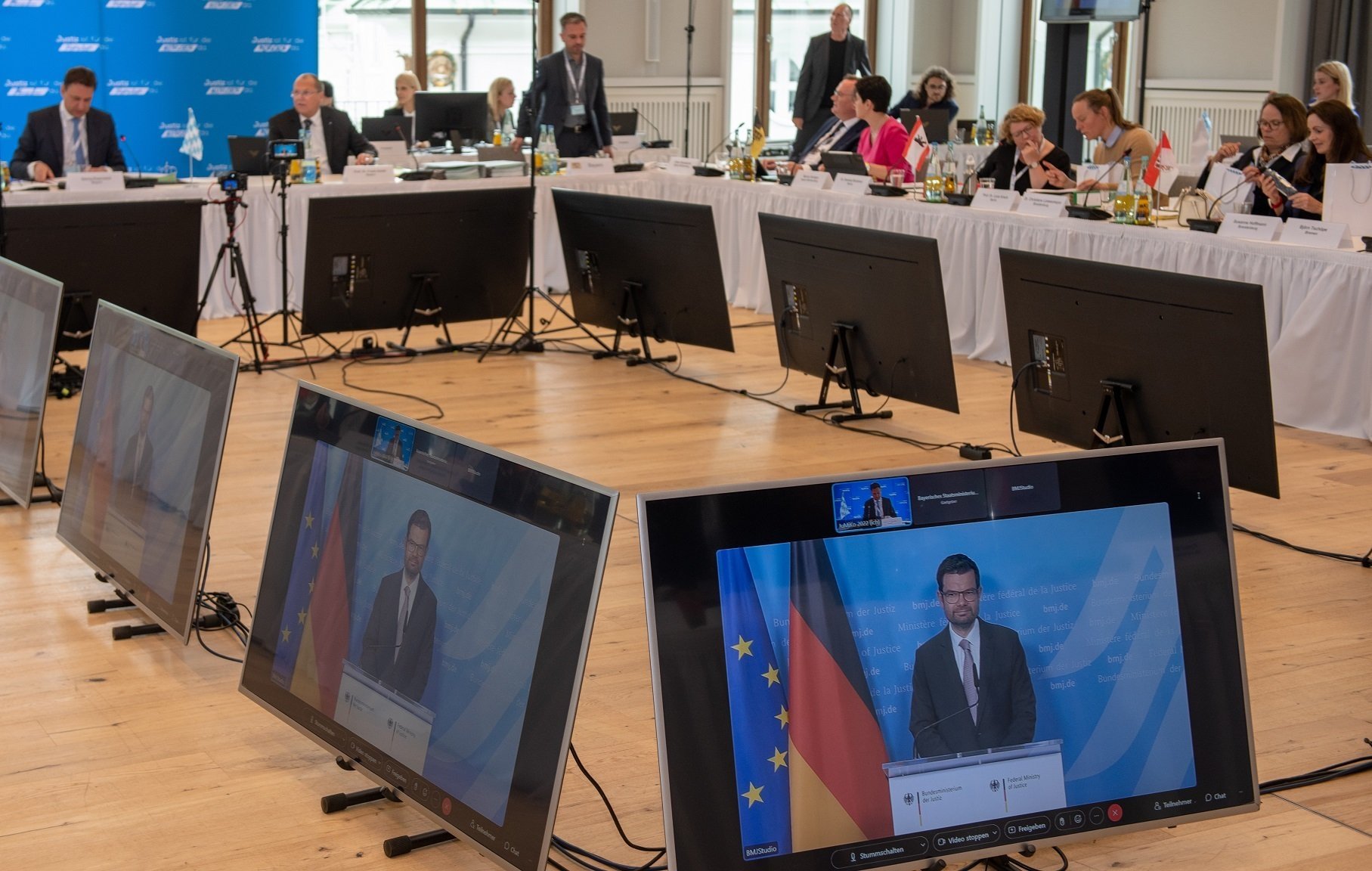 Bei der Justizministerkonferenz von Bund und Ländern ist Marco Buschmann (FDP), Bundesminister der Justiz, per Video zugeschaltet.