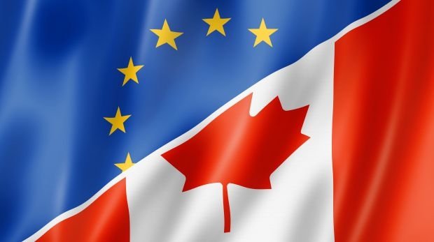 Ausschnitte der Flaggen der EU und Kanadas nebeneinander.