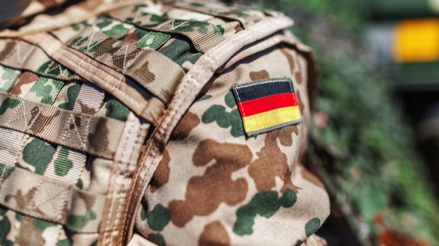 Uniform mit Deutschland-Aufnäher