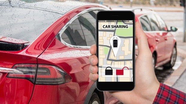 Handy mit Car-Sharing-App