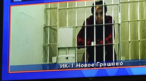 Brittney Griner wartet am 25. Oktober 2022 darauf, per Video in einem Gerichtssaal vor einer Anhörung vor dem Moskauer Landgericht zu erscheinen