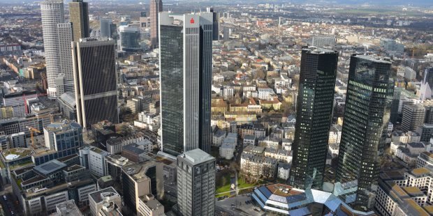 Frankfurter Skyline mit der Deutschen Bank, rechts im Bild (Symbolbild)