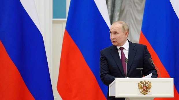 Russlands Präsident Wladimir Putin spricht am 15.02.2022 auf einer gemeinsamen Pressekonferenz mit Bundeskanzler O. Scholz (SPD) nach einem mehrstündigen Vier-Augen-Gespräch im Kreml.