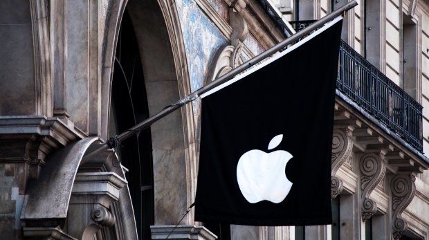 Flagge am Apple Store in London