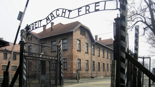 Eingangstor des KZ Auschwitz, Arbeit macht frei (2007)