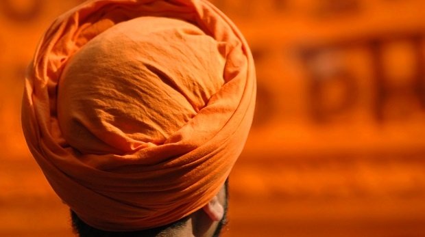 Sikh-Anhänger mit Turban (Symbolbild)