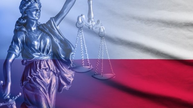 Justitia und Polen-Flagge