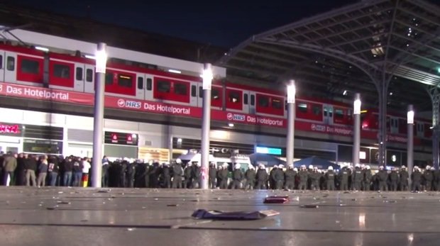 "Hogesa"-Demo am Kölner Hauptbahnhof
