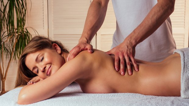 Eine Frau bei einer Massage