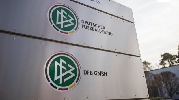 DFB Schild an den Geschäftsräumen in Frankfurt am Main