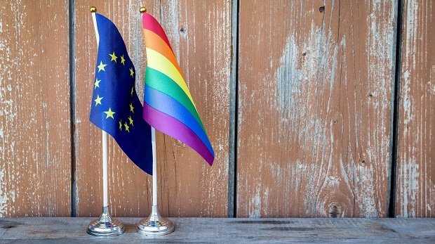 Europa-und Regenbogenflagge