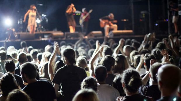 Menschen bei einem Konzert (Symbolbild)