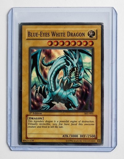 Eine teure Variante des &quot;Blue Eyes White Dragon&quot; aus Yu-Gi-Oh