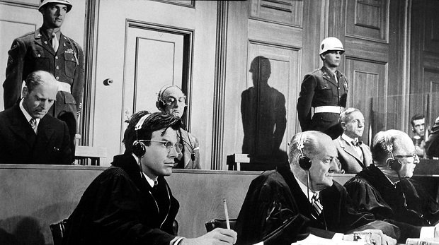Judgment At Nuremberg (1961) Burt Lancaster, Maximilian Schell Hans Rolfe (Maximilian Schell,vl) verteidigt Dr. Janning (Burt Lancaster,l) vor dem Kriegsgericht. Regie: Stanley Kramer.