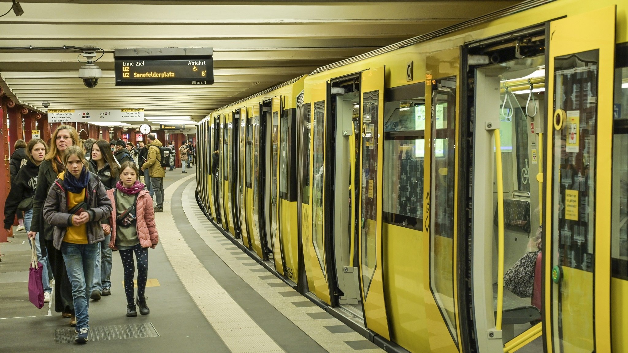 Am U-Bahnhof Alexanderplatz wurde ein Fahrgast rassistisch beleidigt
